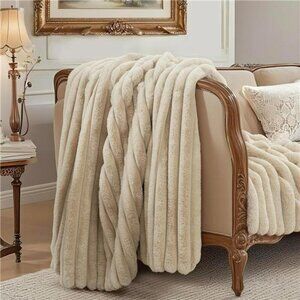 Amelie Home Faux Fur Throw Blanket Soft Fluffy Cozy Plush Sofa Bed Beige